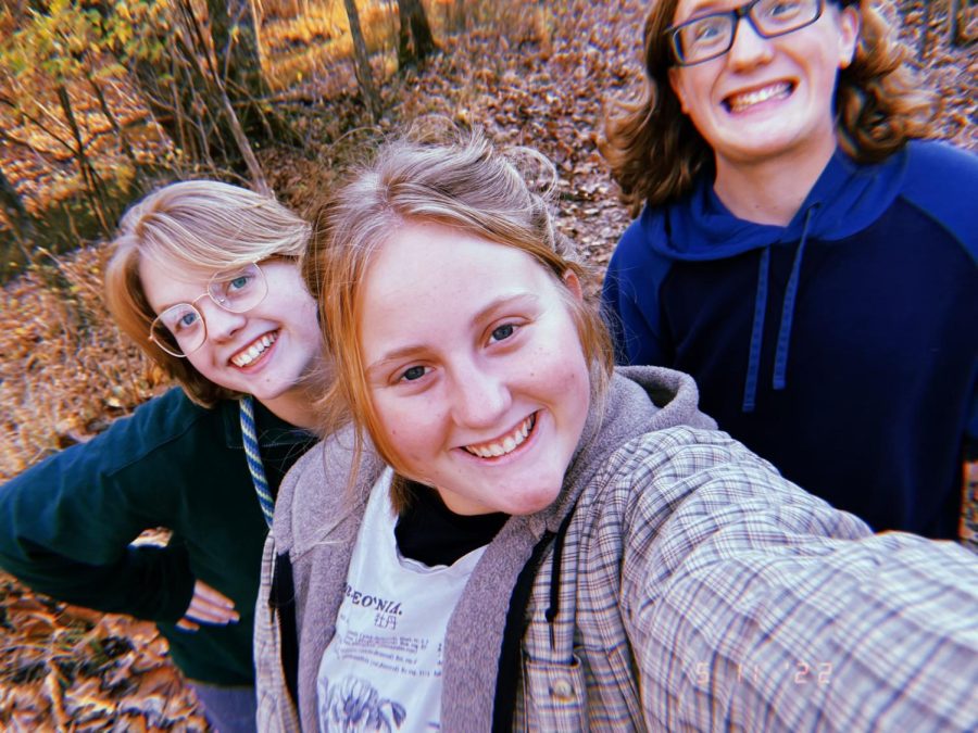 The+Ayotte+siblings+put+aside+their+petty+rivalries+to+take+a+sibling+hike.