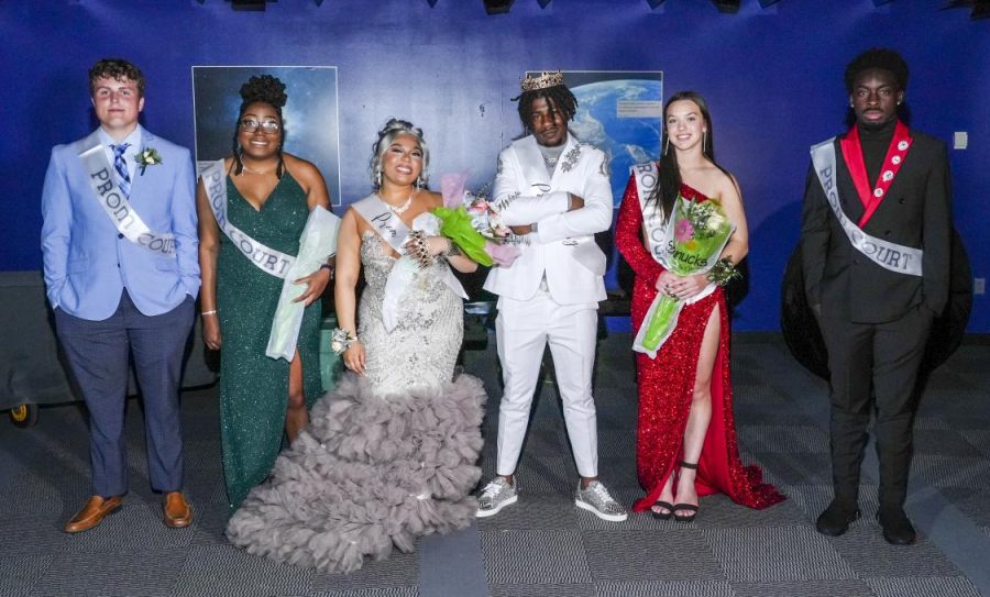 From+left+to+right%2C+seniors+JD+Allen%2C+Anntoinette+Willis%2C+Jamia+Welch%2C+Kevon+Stanciel%2C+and+Charlotte+pose+after+prom+royalty+had+been+crowned.