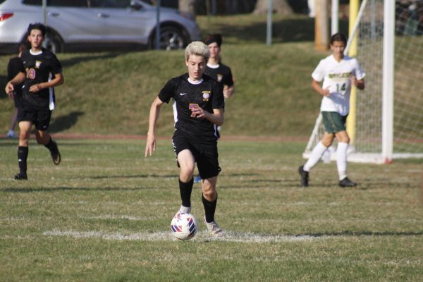 Senior Lucas Kelley runs with the ball.