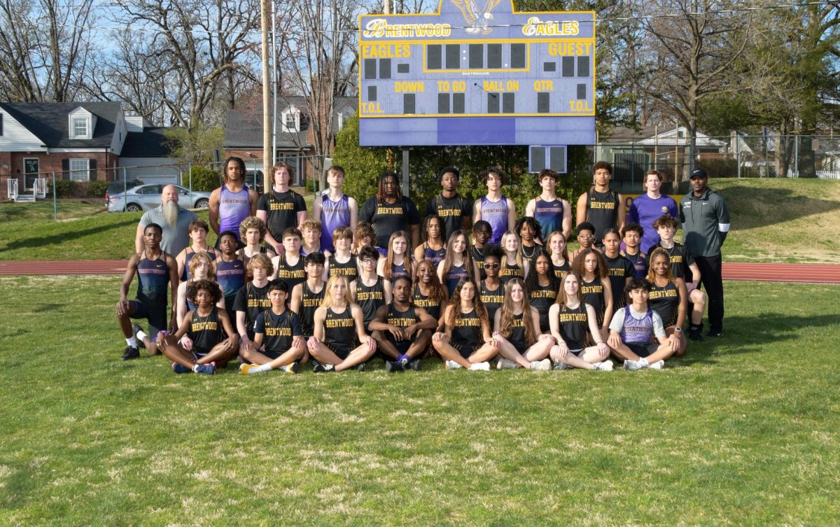 The 2025 track team assembles for a team photo. 